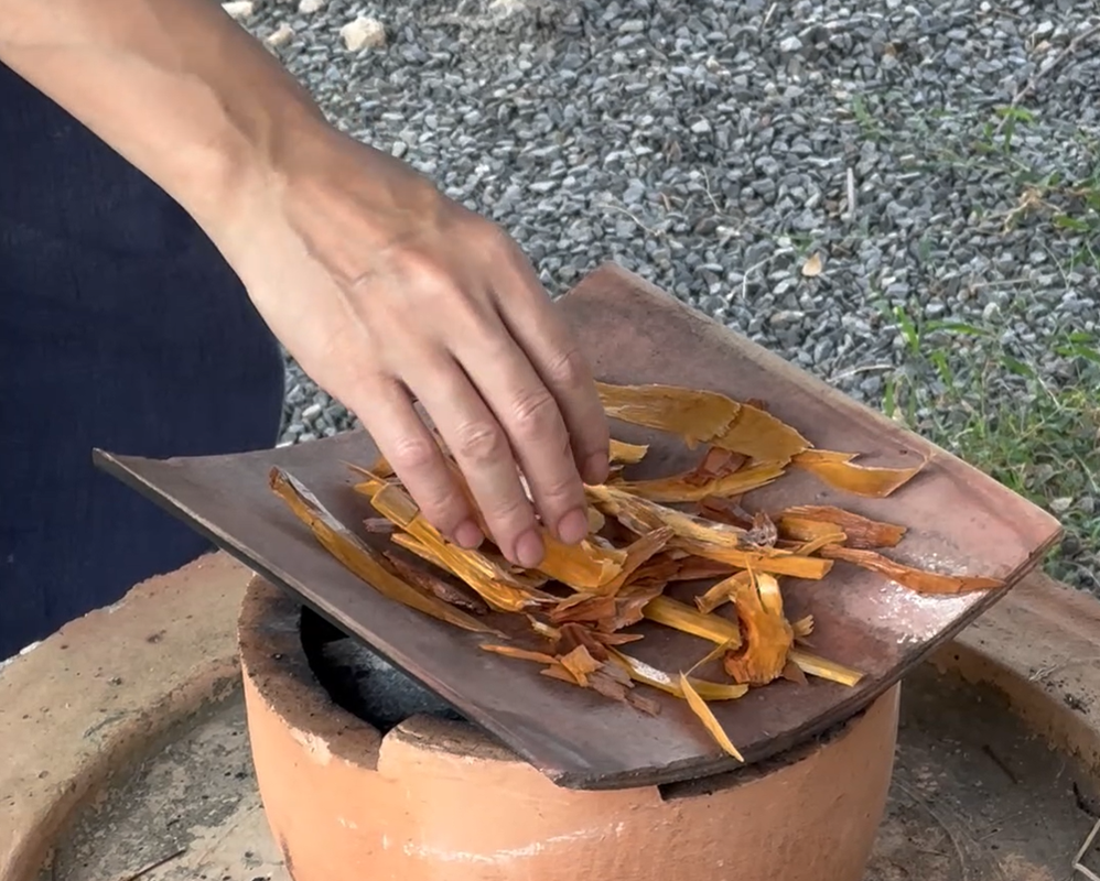 What Does Sandalwood Smell Like?